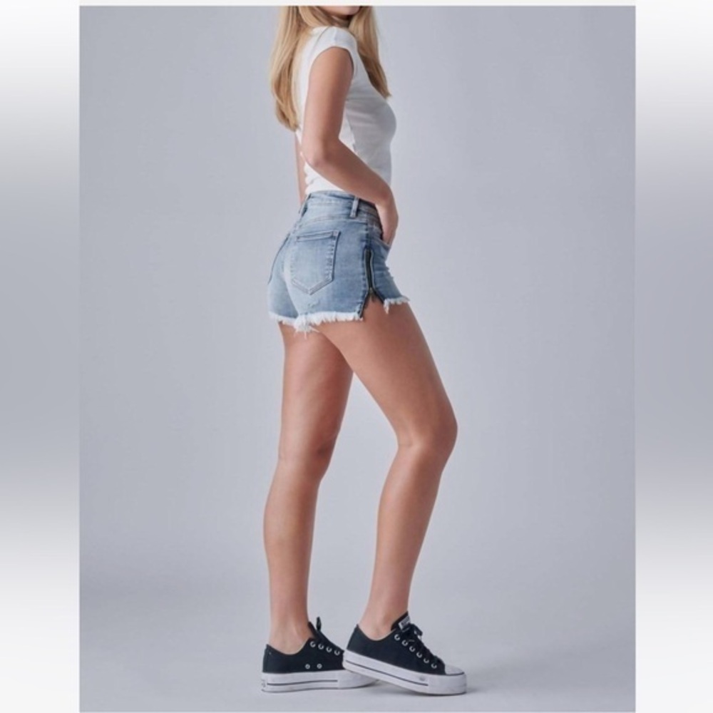 NWT Kenzie Light Blue Denim Shorts
